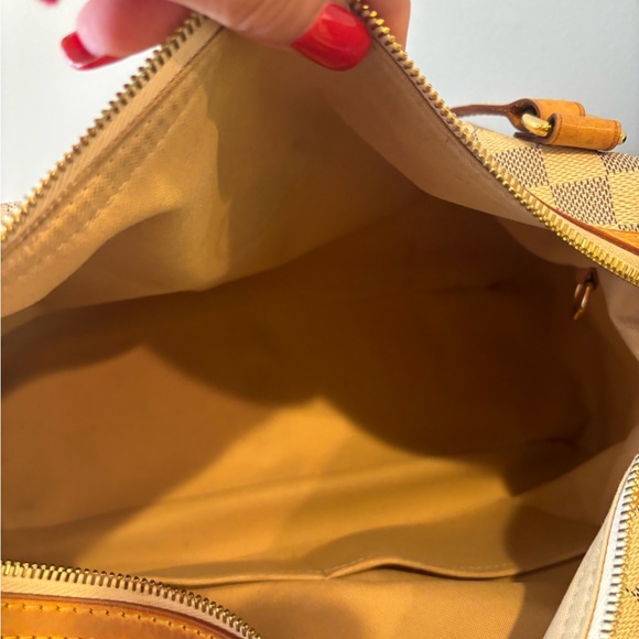 100% authentic LV bag with box - Picture 4 of 5